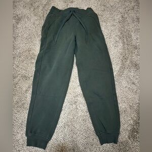 Lululemon scuba joggers size 4